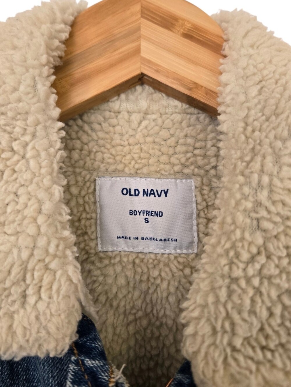 ✨ Old Navy Sherpa-Lined Boyfriend Denim Jacket - Size Small ✨ - Picture 4 of 6